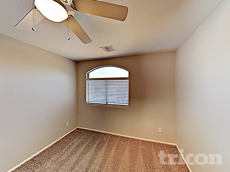 Building Photo - 37938 N Amy Ln