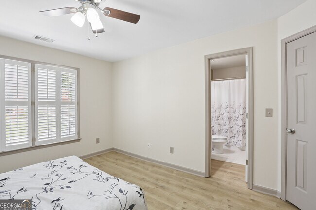 Building Photo - 2059 Sugar Springs Dr