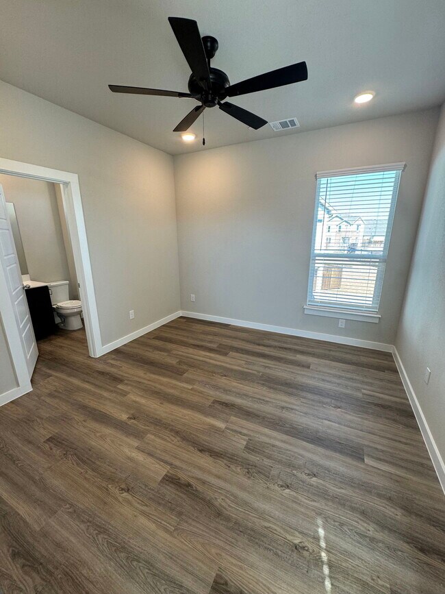 Building Photo - 200 White Water Dr