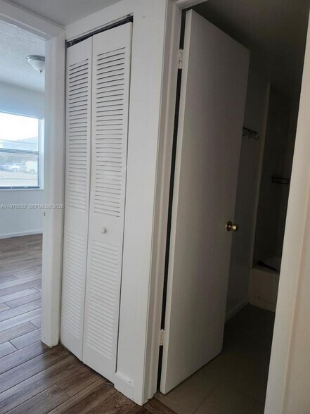 Building Photo - 10037 Winding Lake Rd