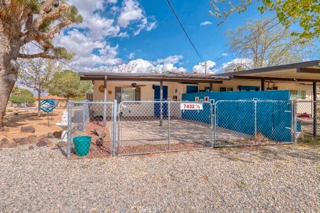 Building Photo - 7432 Dumosa Ave