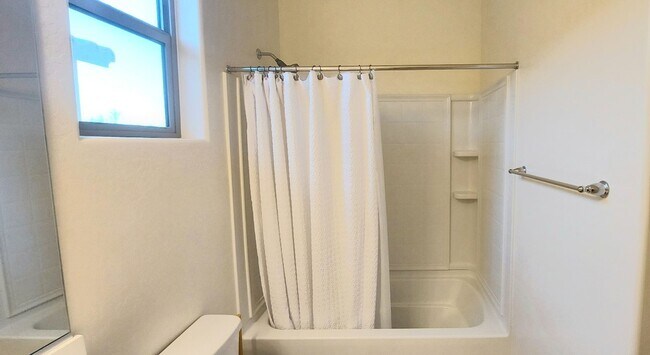 Building Photo - "COMING SOON" Lovely 3 Bedroom Home in Gre...