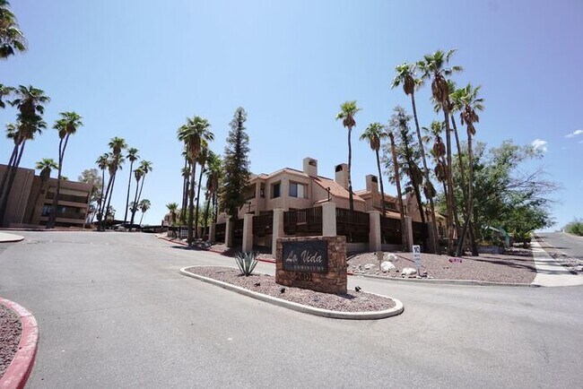 Building Photo - 2601 W Broadway Blvd