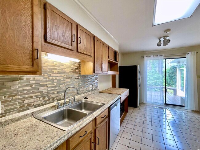 Building Photo - 219 Green Lake Dr
