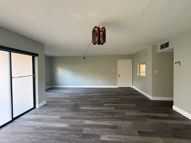 Building Photo - 2050 Oleander Blvd