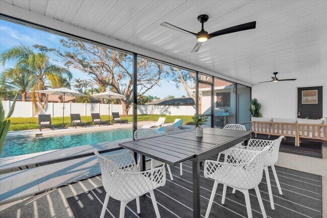 Building Photo - 5BR New Pool 10 min from Beach Fully Furnished