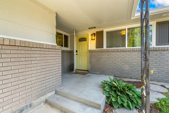 Building Photo - 3413 W Sunset Ave