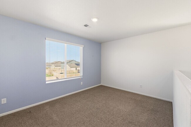 Building Photo - 3 Bedroom 2.5 Bathroom House With Great Vi...