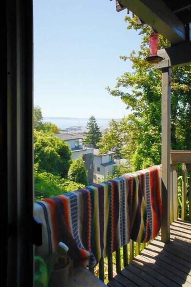 Building Photo - 2219 11th Ave W