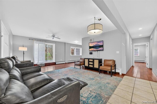 Building Photo - 155 Roselawn Rd