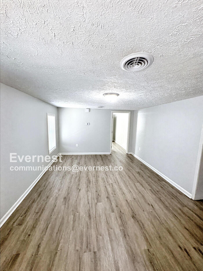 Building Photo - 908 Davis St