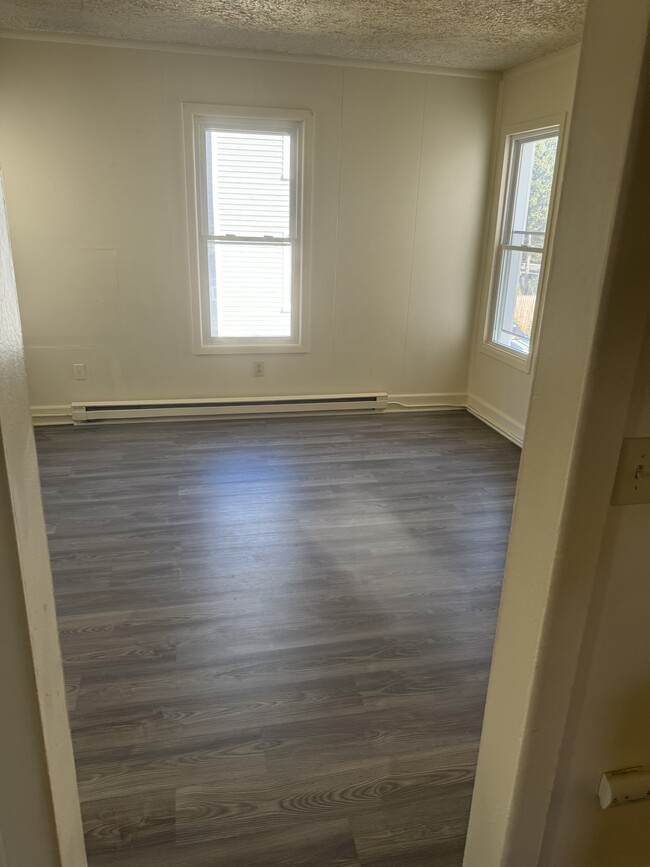 Dining room - 196 S Main St