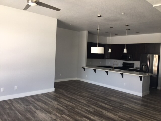 Building Photo - 902 Blondel St