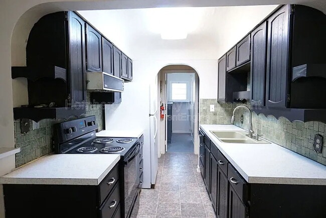 Building Photo - 1808 W 2nd Ave