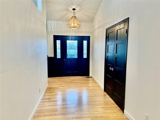 Building Photo - 4 Lois Ln