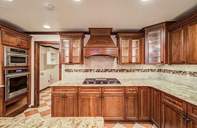 Building Photo - 1722 Front St