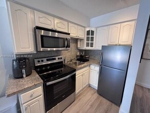 Building Photo - 4228 N Ocean Dr