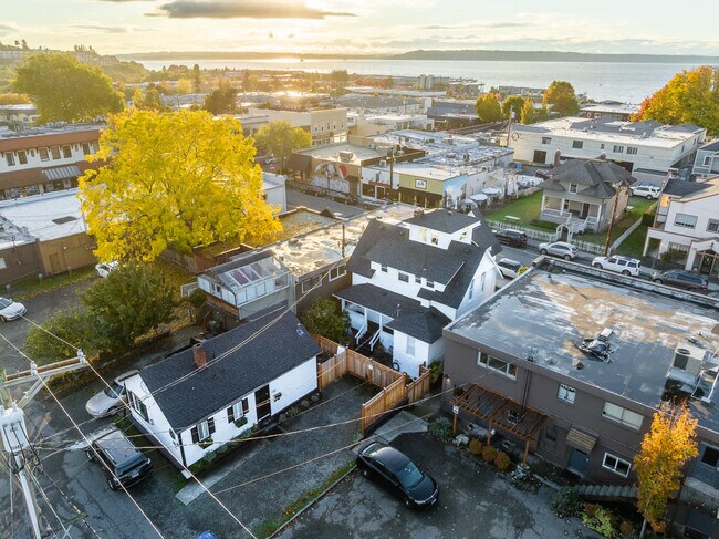 Building Photo - 116 4th Ave N