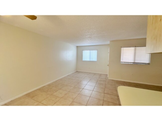 Building Photo - 2 Bedroom/2 Bath Condo! SW Cape Coral near...