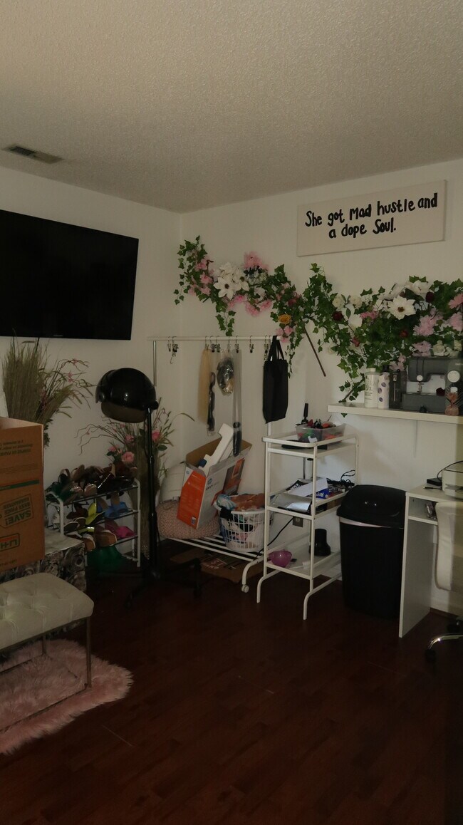 Building Photo - 3811 Armitage Dr