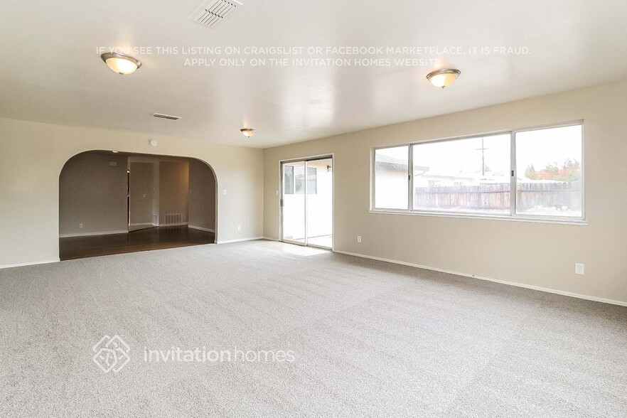 Building Photo - 10471 Reymouth Ave