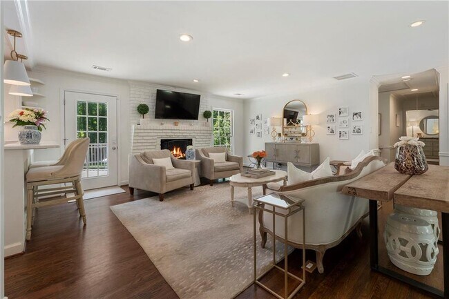Building Photo - 4770 Chatworth Ct NE