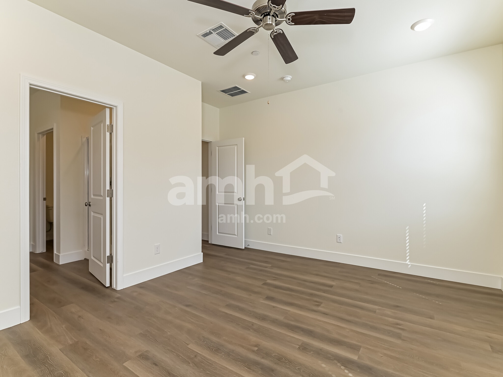 Building Photo - 529 Sacred Lotus Pl