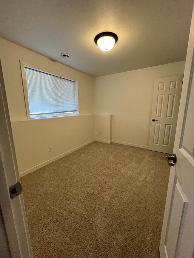 Building Photo - 3 Bed 3 Bath Townhome