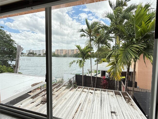 Building Photo - 8428 NW 103rd St