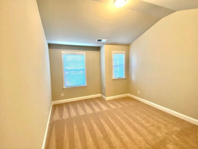 Building Photo - 538 Walton Dr