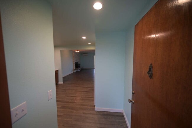 Building Photo - 1 bed 1 bath condo in 55+ community: ALL Utilities included!