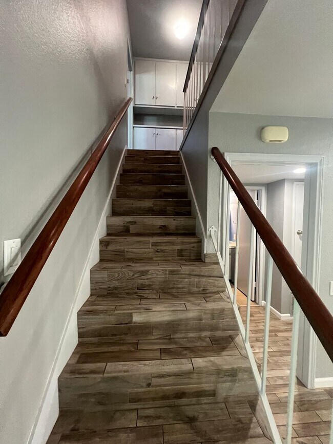 Building Photo - Garden Park Townhomes: 3 Bedroom 3 Bath At...