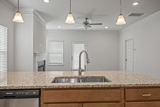 Building Photo - 326 Red Tail Dr