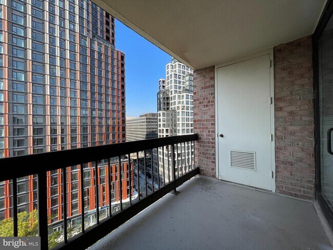 Building Photo - 1805 Crystal Dr