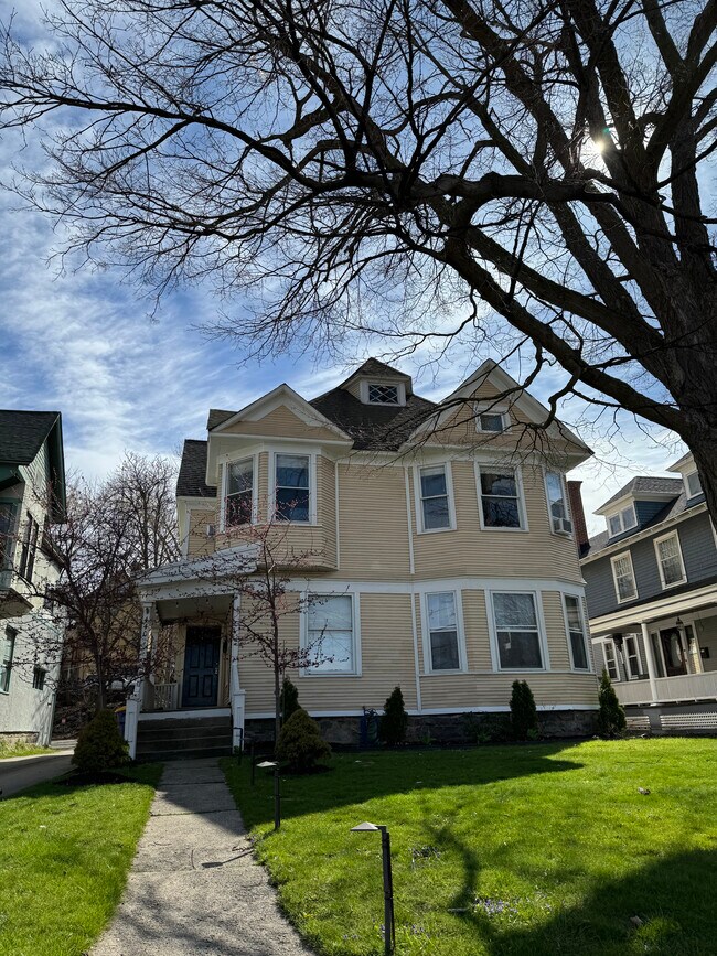 Primary Photo - 440 Lafayette Ave SE