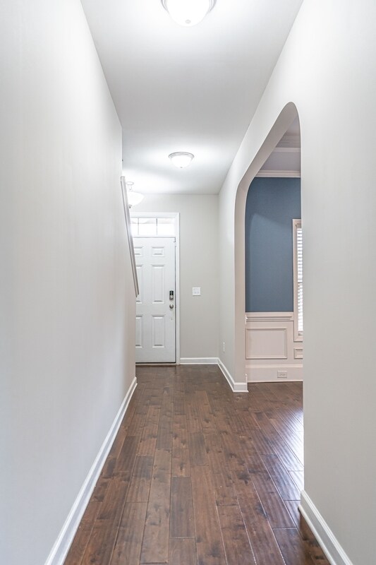 Building Photo - 135 Almond Dr