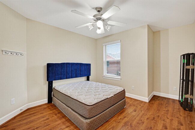 Building Photo - 3730 Main Poplar Dr