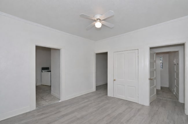 Building Photo - 113 S Olive St