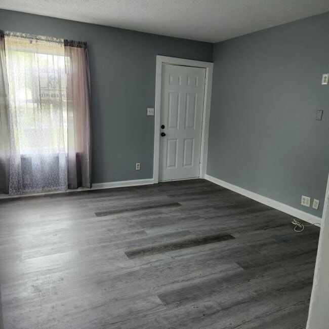 Building Photo - 4206 E 33rd St