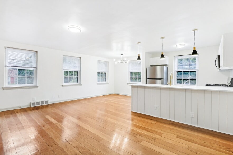 Building Photo - Carlton Park Apartments