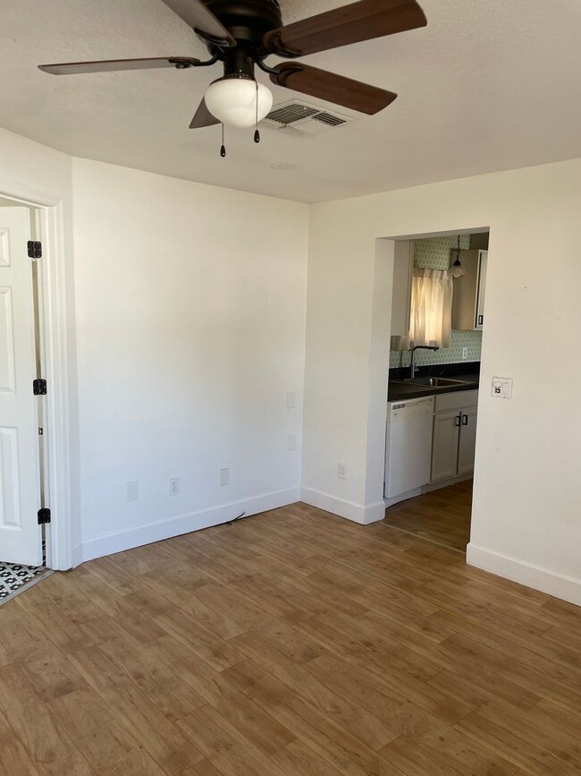 Building Photo - One bedroom with additional bonus room!! H...