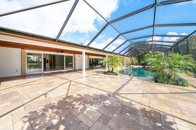 Building Photo - 417 N Country Club Dr