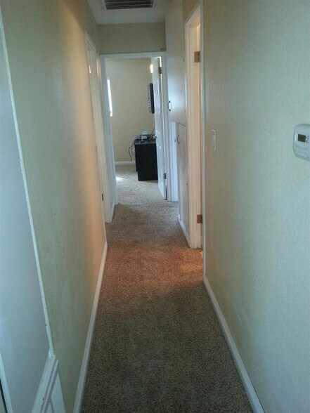 Building Photo - 4043 Thomas St