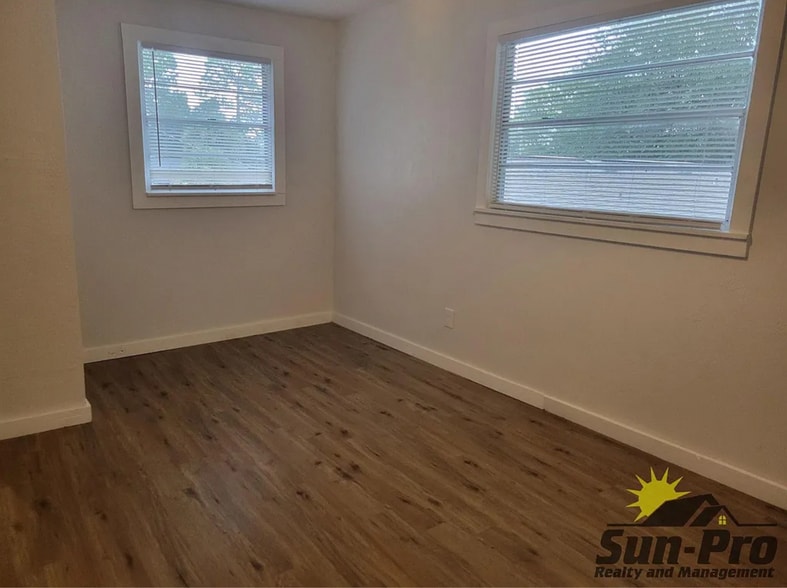 Building Photo - 708 Georgia St