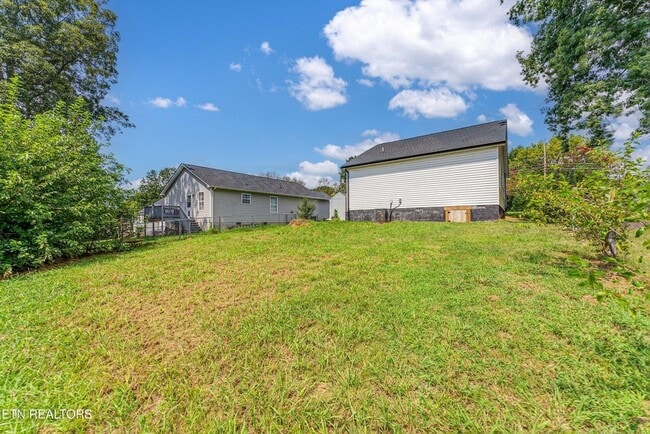 Building Photo - 5004 Knoxwood Dr