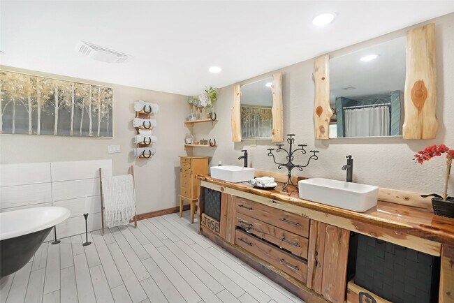 Building Photo - 2521 Rd 3550