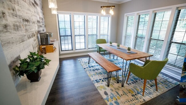 Building Photo - 645 Dekalb Industrial Way