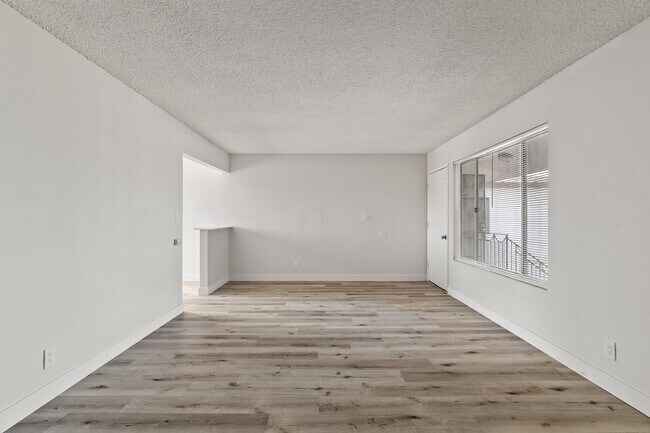 Interior Photo - 1050 Gaviota Avenue