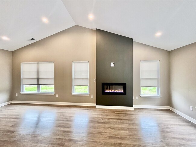 Building Photo - 563 Championship Dr