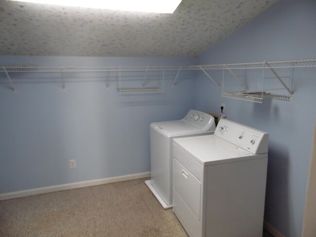 Building Photo - 317 Bainbridge Dr